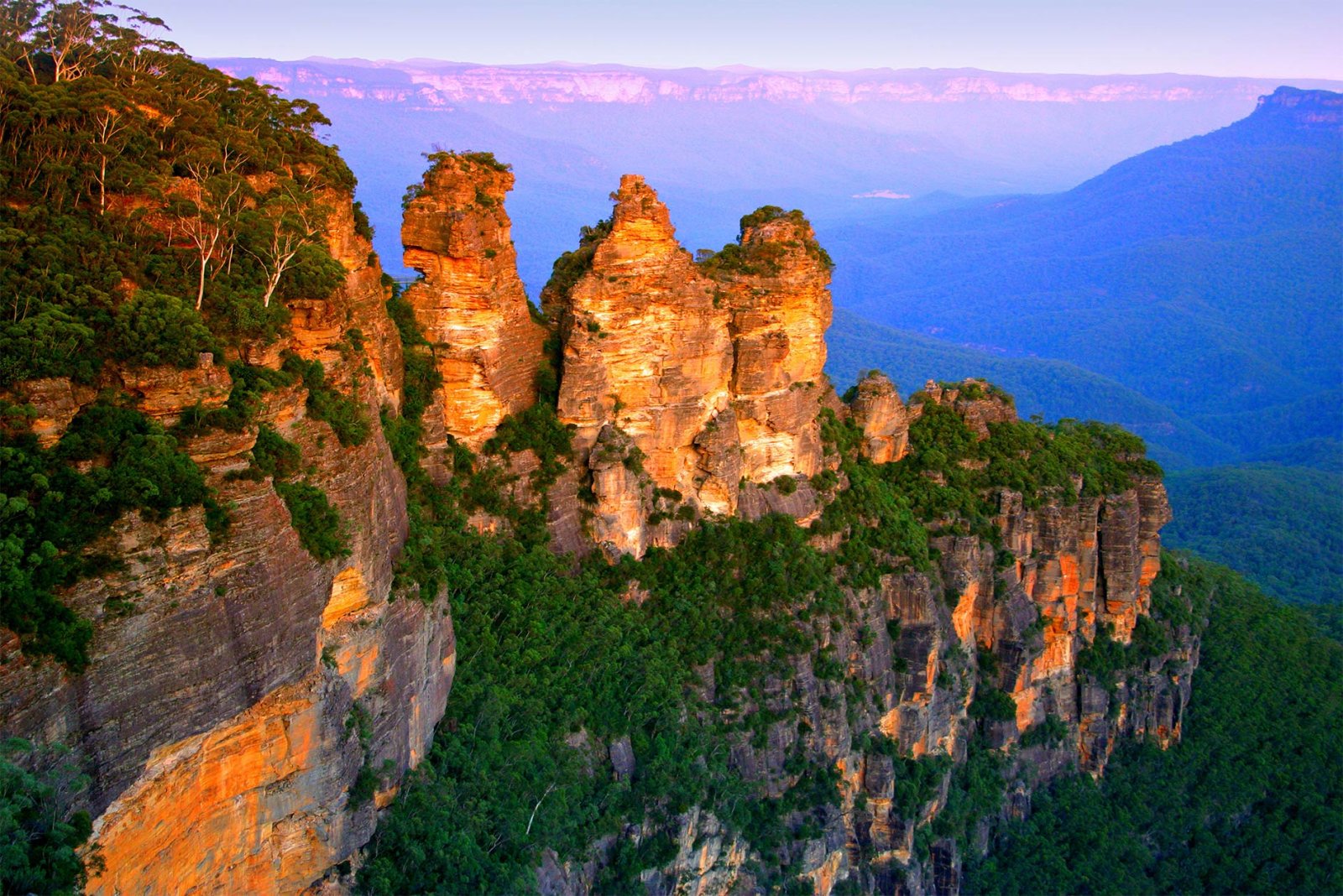 Blue Mountains landscape with layered ridges in soft blue haze